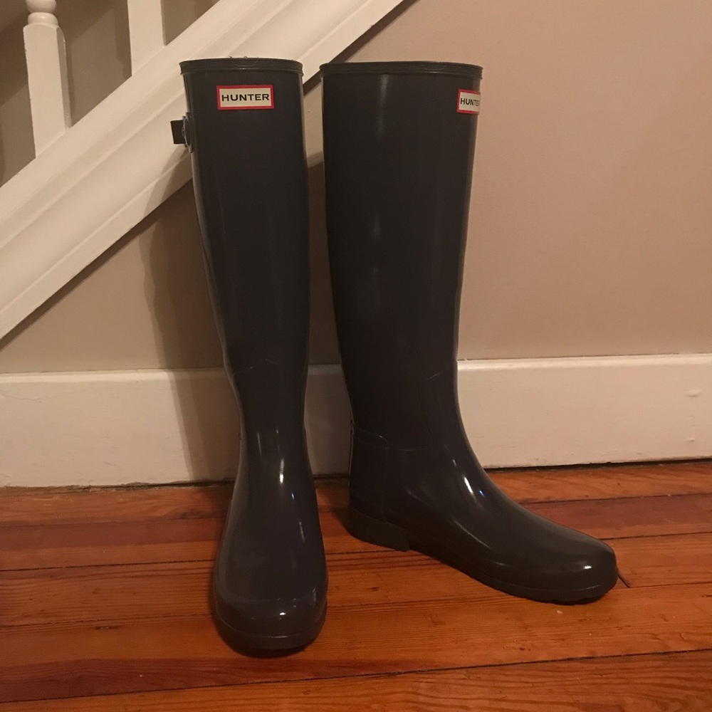 Hunter tall refined rain boots size 8 Gray gloss